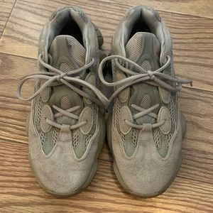 Taupe light Yeezy 500